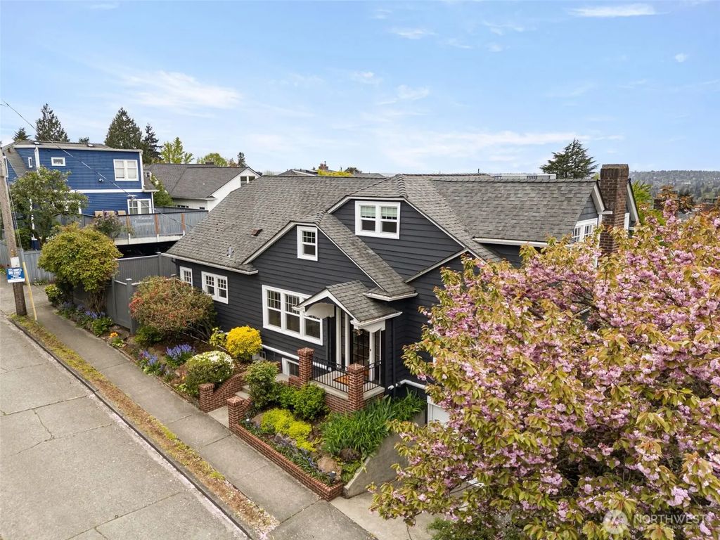 114 Queen Anne Drive, Seattle