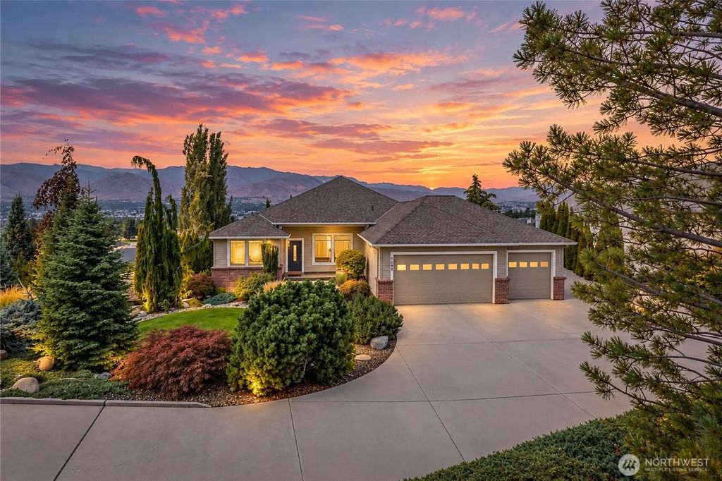 2390 Catalina Drive, East Wenatchee