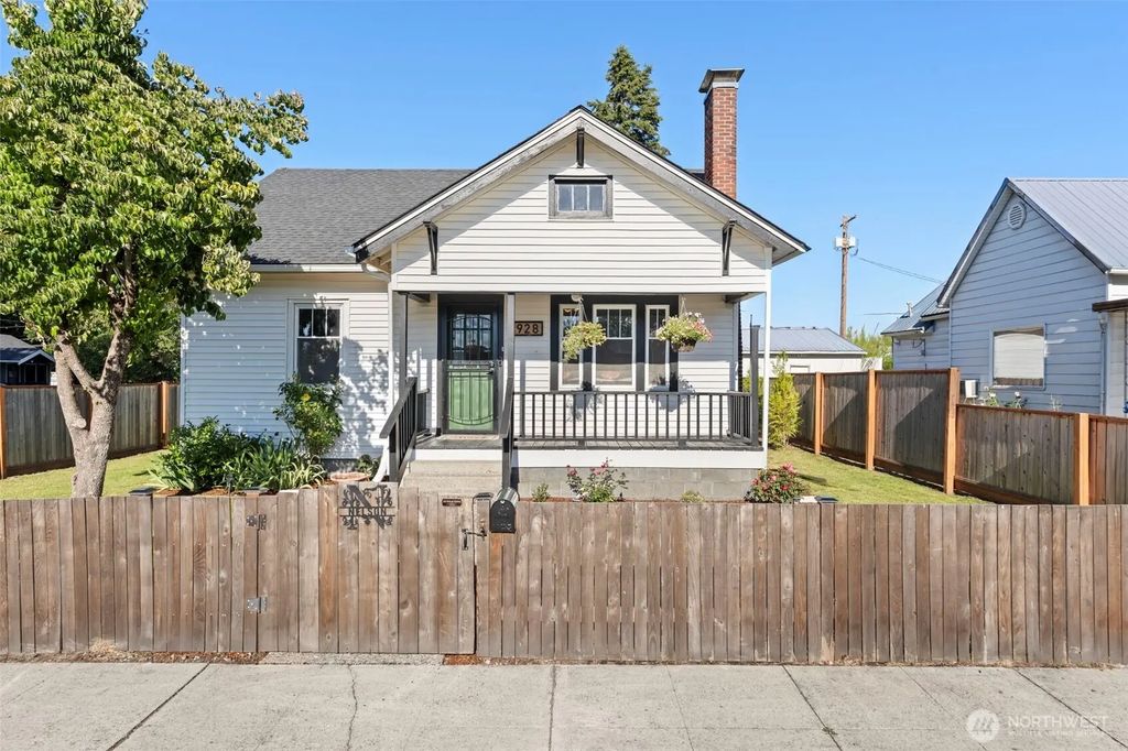 928 F Street, Centralia