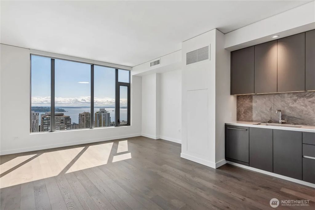 2510 6th Avenue 2705, Seattle