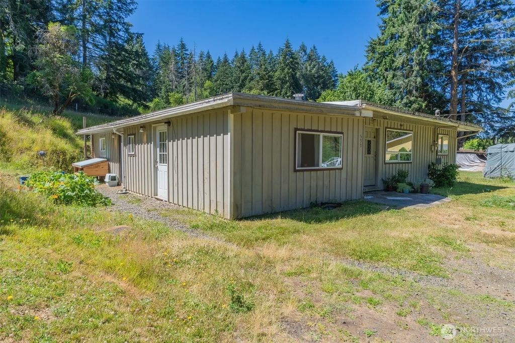533 E Walnut Street, Shelton