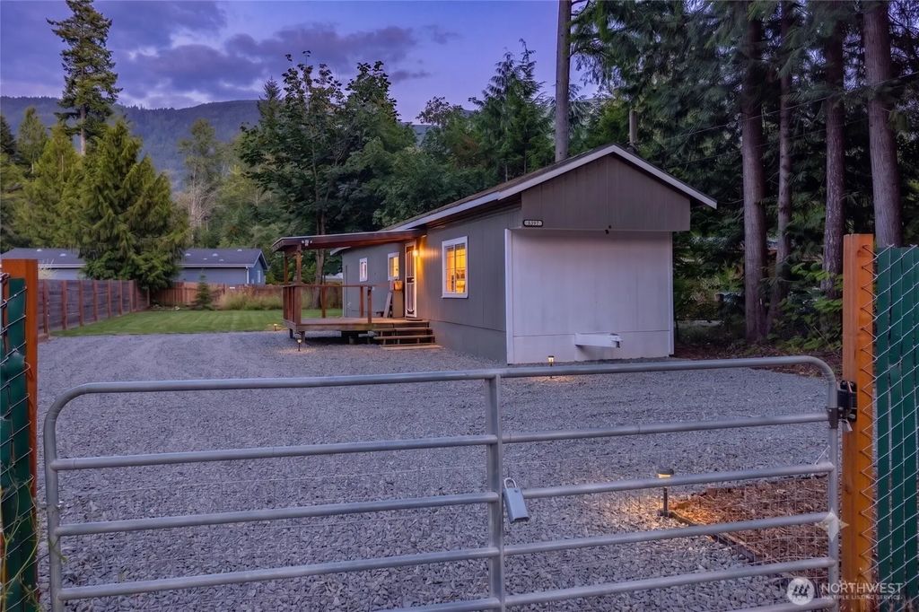 8397 Golden Valley Boulevard, Maple Falls
