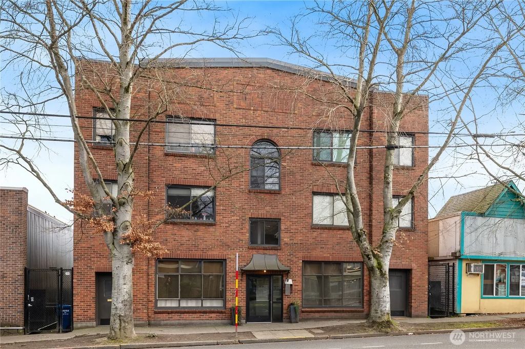 8008 Greenwood Avenue N, Seattle