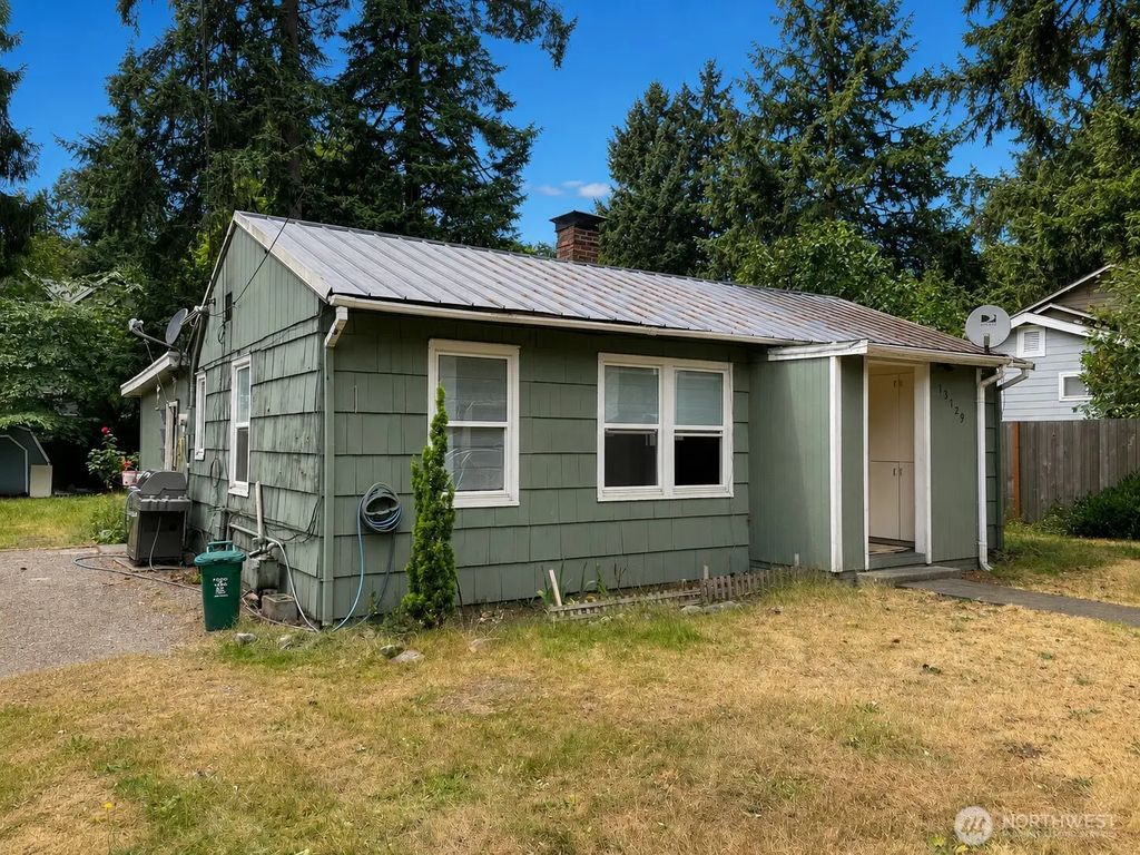 13729 Stone Avenue N, Seattle