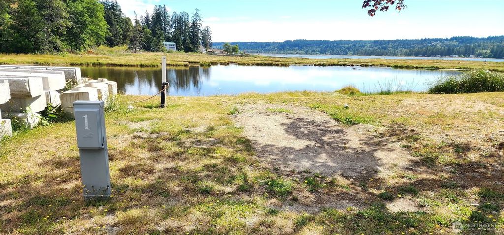 621 Ne Gladwin Road 1, Belfair