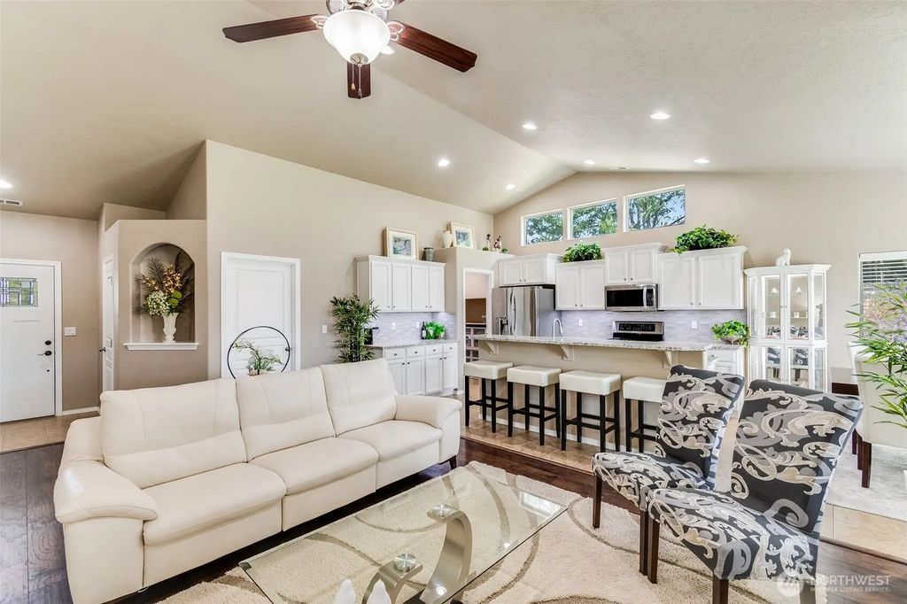 2670 Hickory Avenue, West Richland