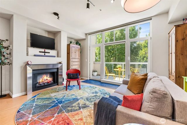 17 W Mercer Street 206, Seattle