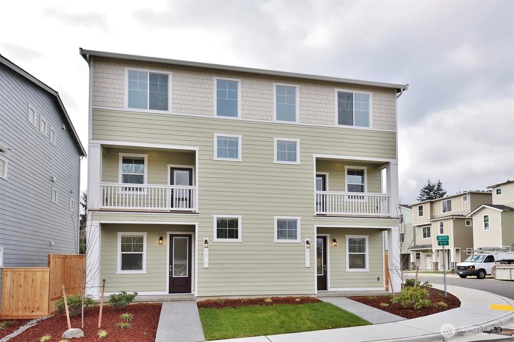 8779 151st Court E, Puyallup