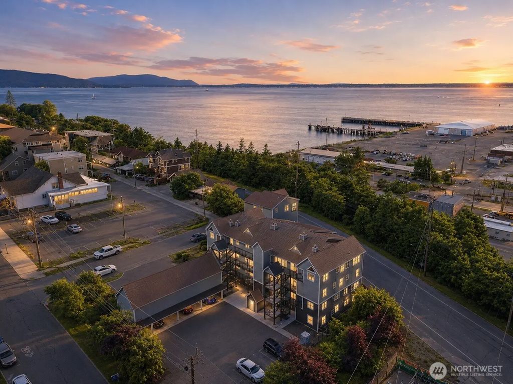 705 N State Street 102, Bellingham