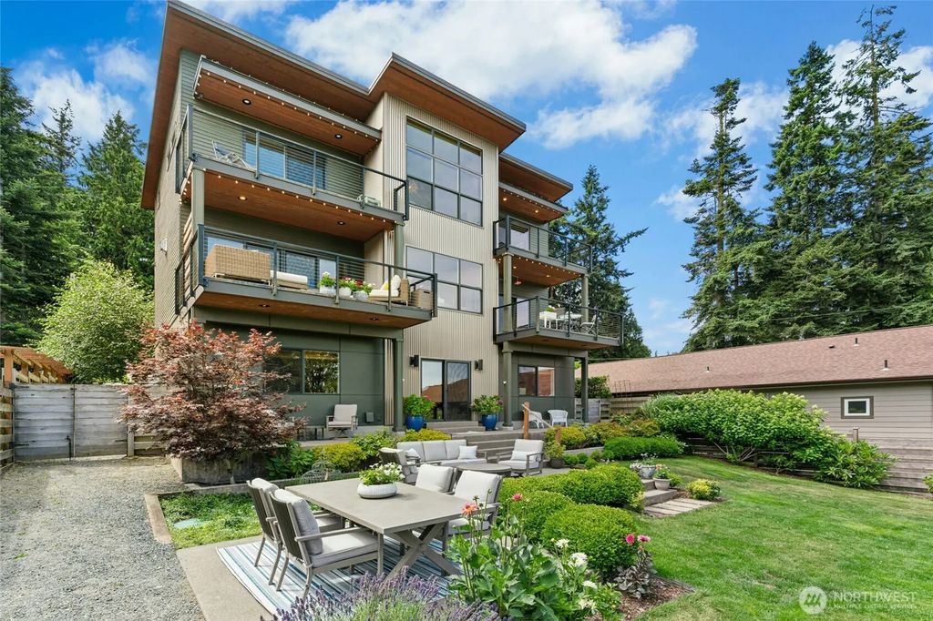 1447 Elm Place, Freeland