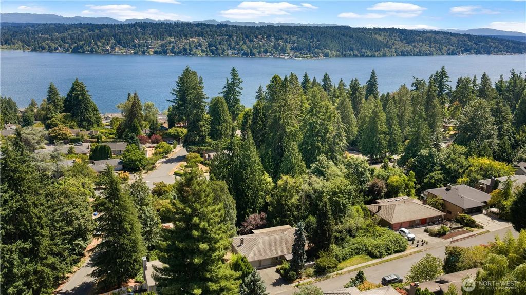 16058 36th Avenue Ne, Lake Forest Park