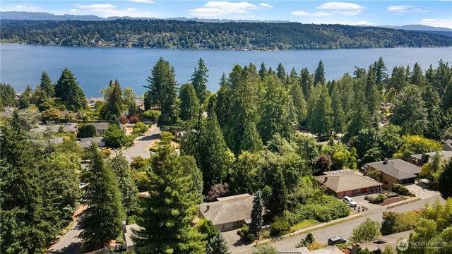 16058 36th Avenue Ne, Lake Forest Park