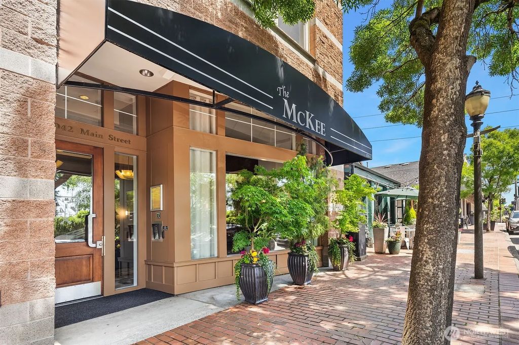 10042 Main Street 206, Bellevue