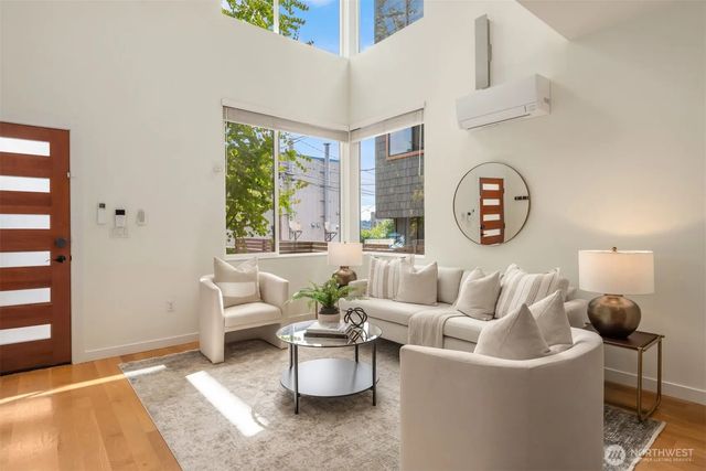 3924 Linden Avenue N E, Seattle