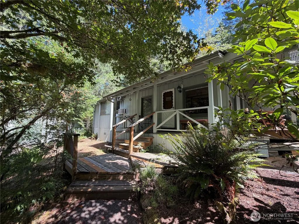 10 Creek Court, Brinnon