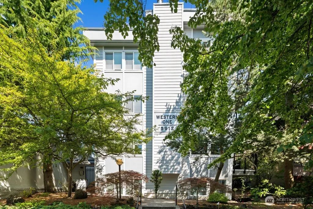 5912 California Avenue Sw 201, Seattle