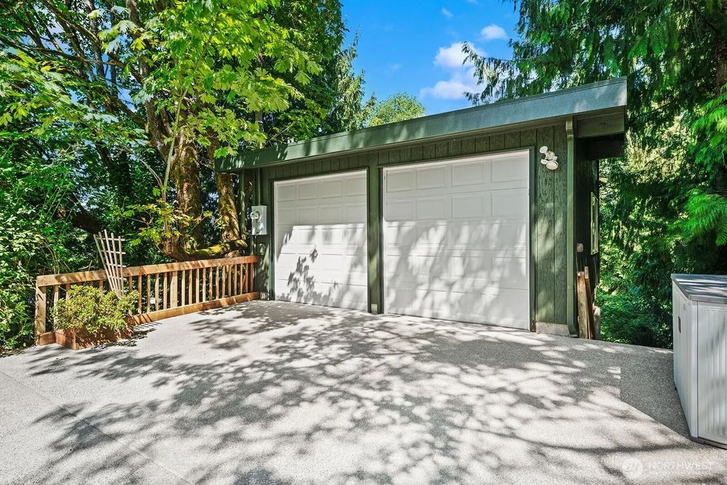 16524 35th Avenue Ne, Lake Forest Park