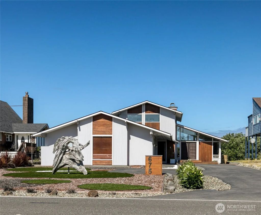 675 Ocean Shores Boulevard Sw, Ocean Shores