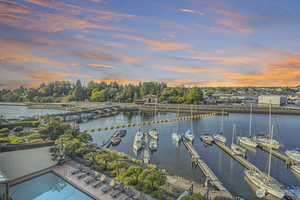 3100 W Commodore Way 305, Seattle
