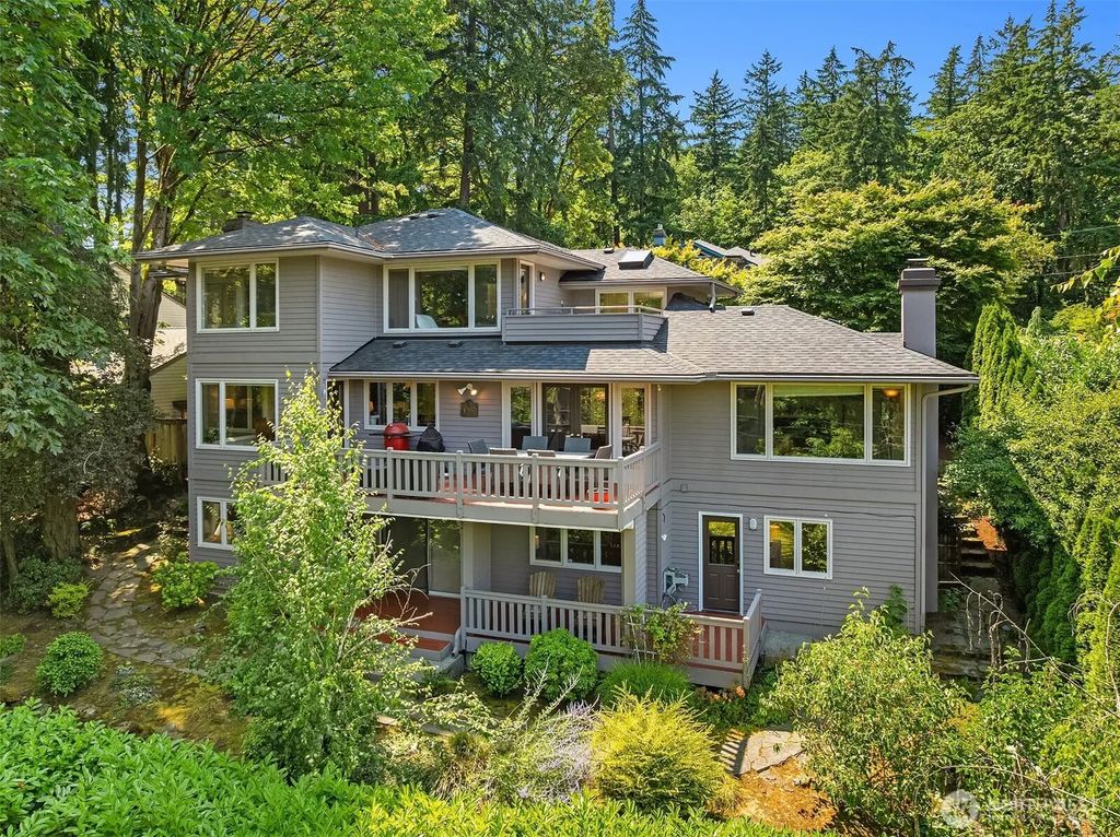 7066 92nd Avenue Se, Mercer Island