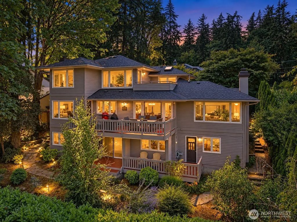 7066 92nd Avenue Se, Mercer Island