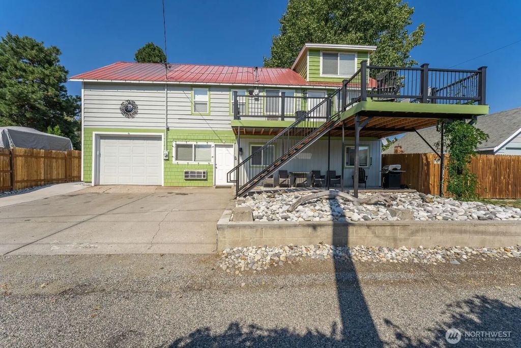 703 Boetzkes Avenue, Manson