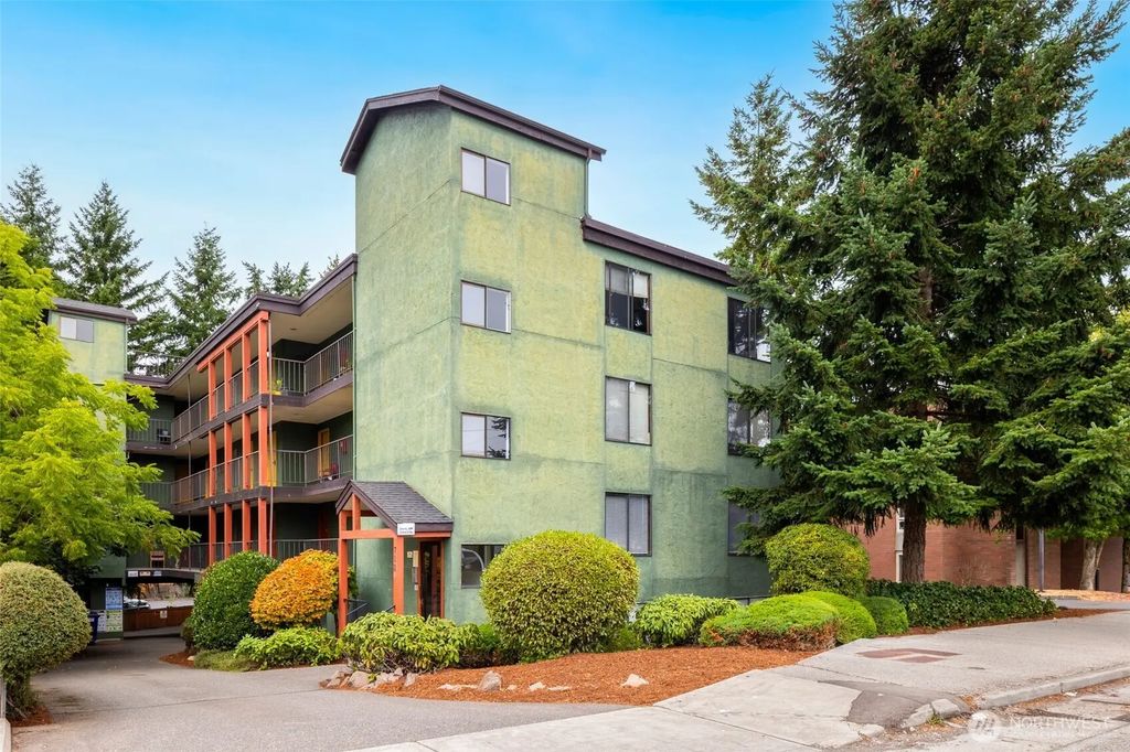 712 N 143rd Street, Seattle