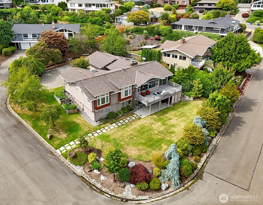 17236 Ne 6th Place, Bellevue