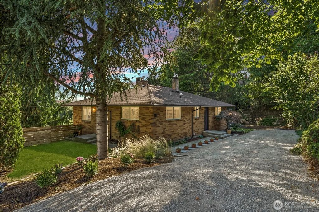 629 Sw 3rd Place, Renton