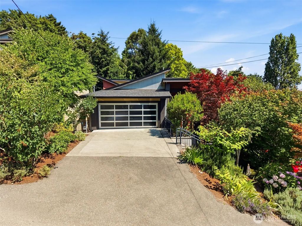 3046 Sw Manning Street, Seattle
