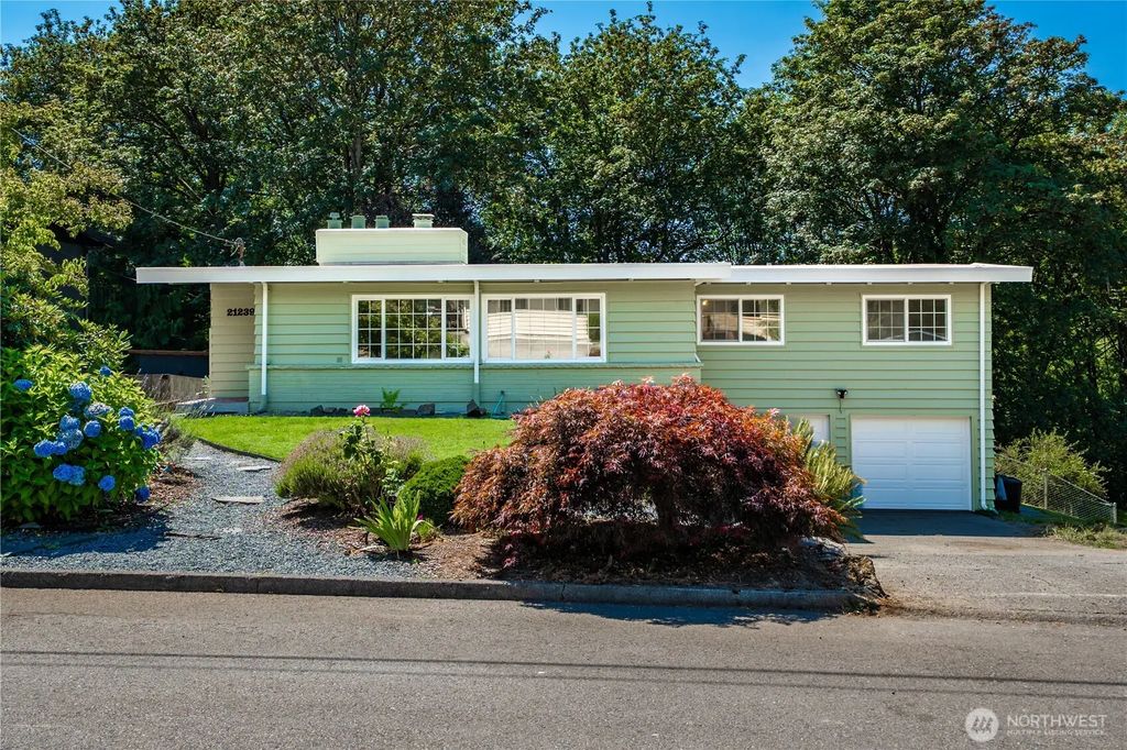 21239 14th Avenue S, Des Moines