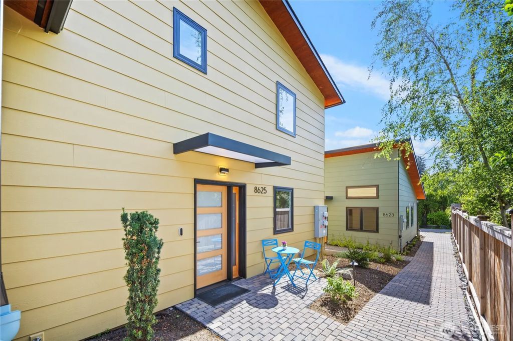 8625 30th Avenue Sw, Seattle