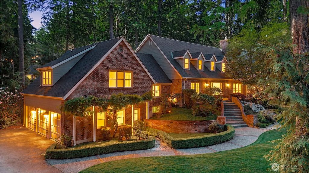 13555 Ne 54th Place, Bellevue