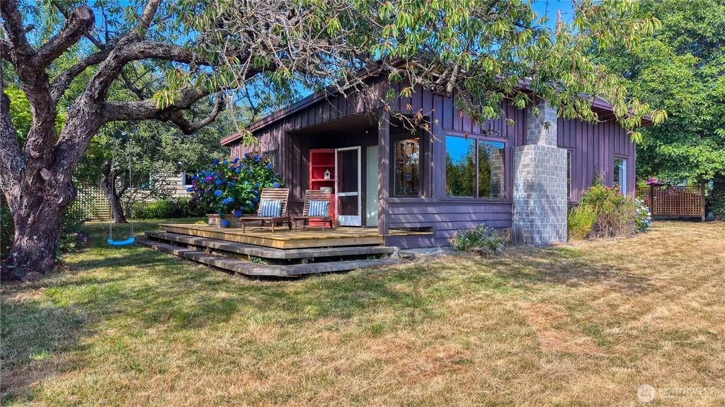 623 Roberts Drive, Point Roberts