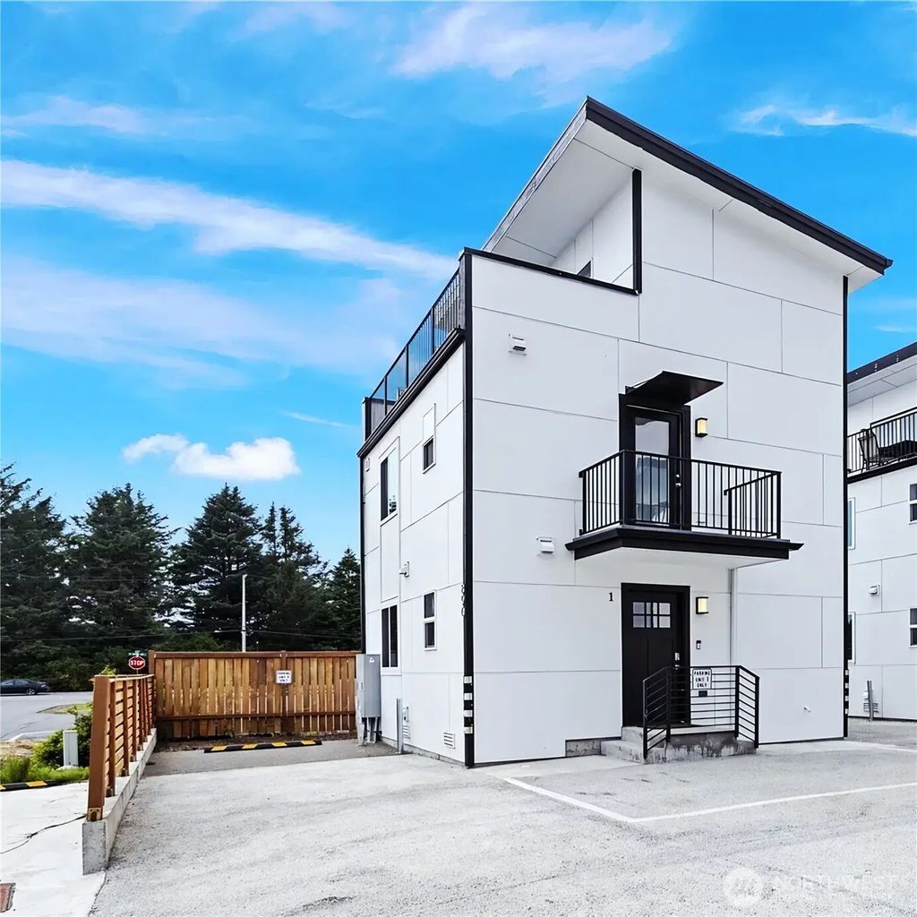 890 Magellan Avenue 1, Ocean Shores