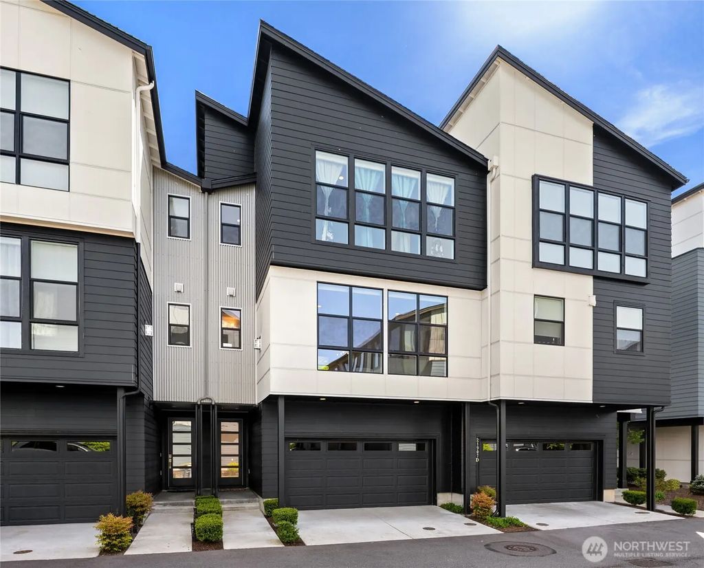 21907 25th St Se Unit C, Bothell