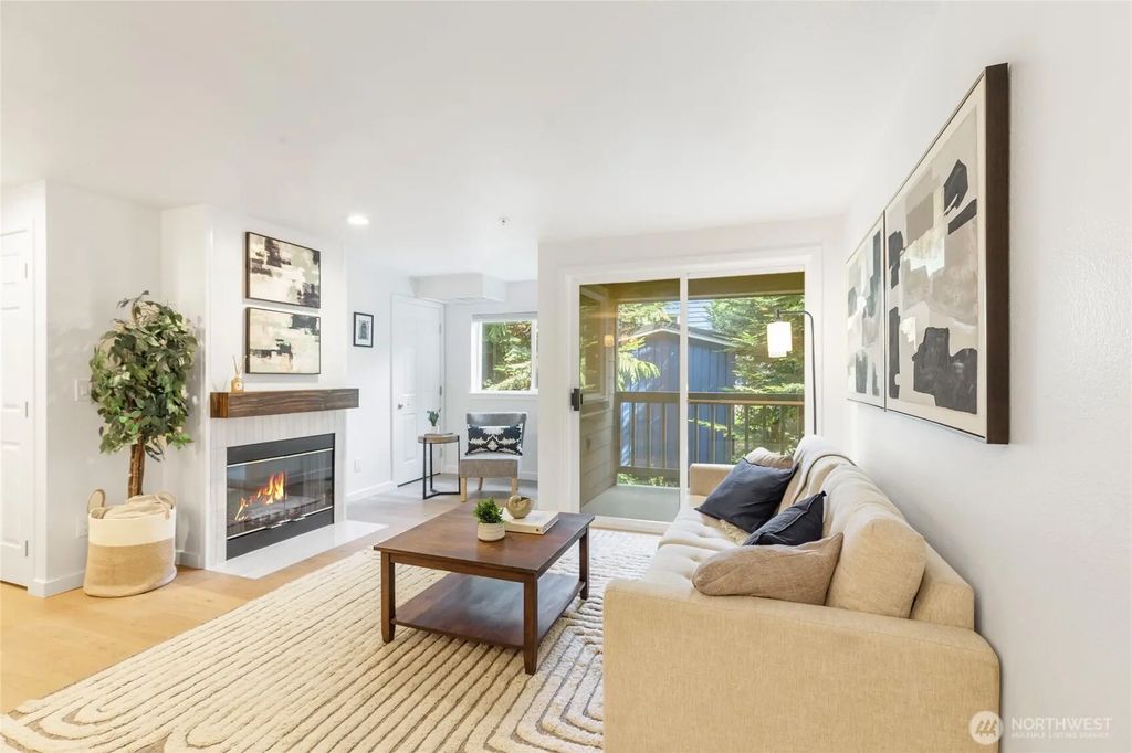 18523 68th Avenue Ne 102, Kenmore