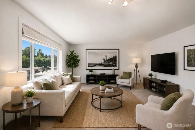 14300 32nd Avenue Ne 410, Seattle