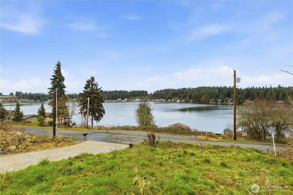 12120 S Clear Lake Road E, Eatonville