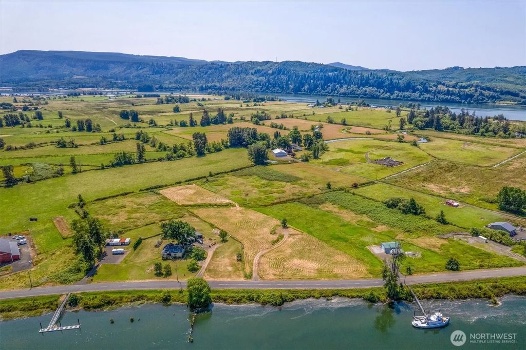 411 W Birnie Slough Road, Cathlamet