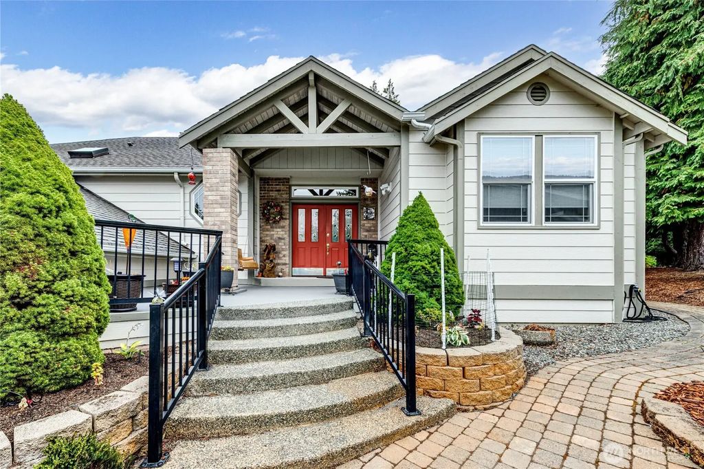 105 14th Court, Sequim