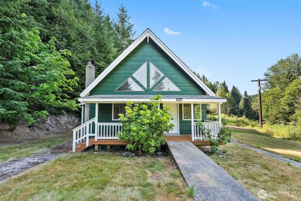 995 Davis Lake Road, Morton