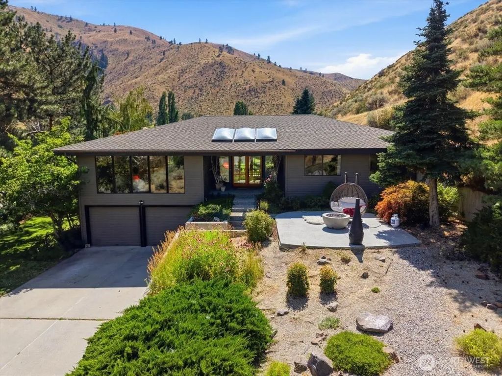 1030 Canyonside Road, Wenatchee