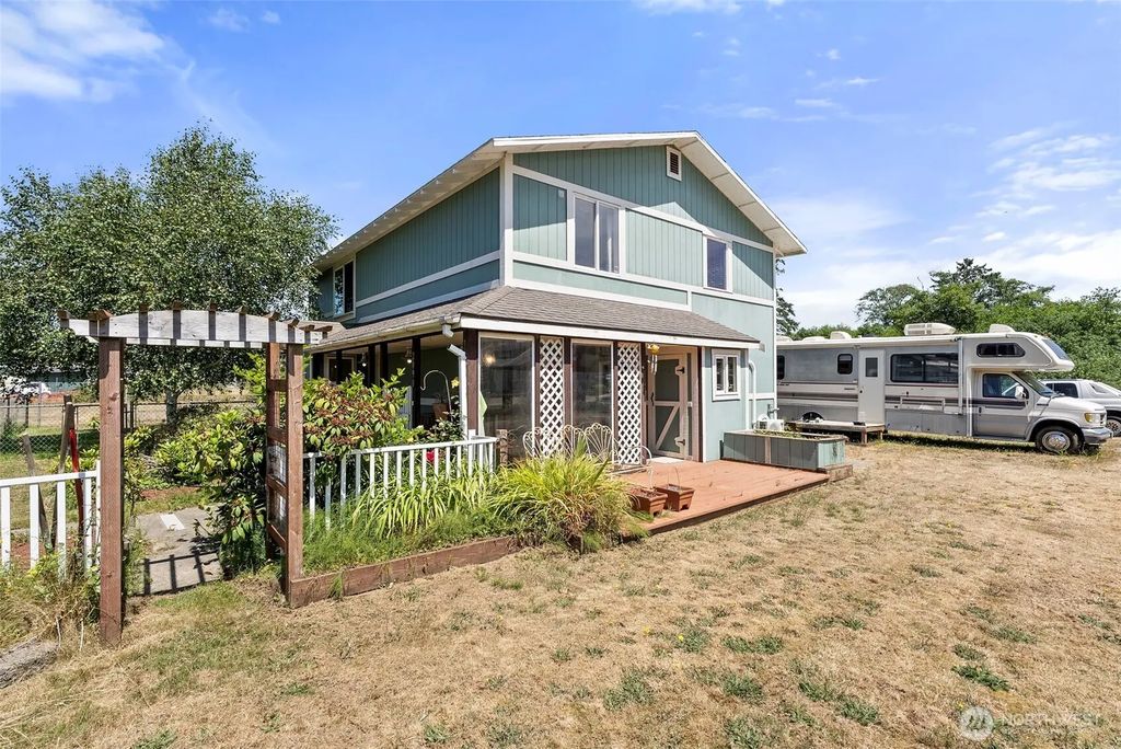 2098 State Route 105, Grayland