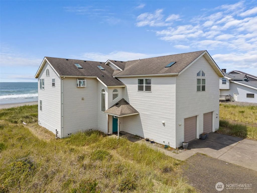 511 Dune Crest Drive, Westport