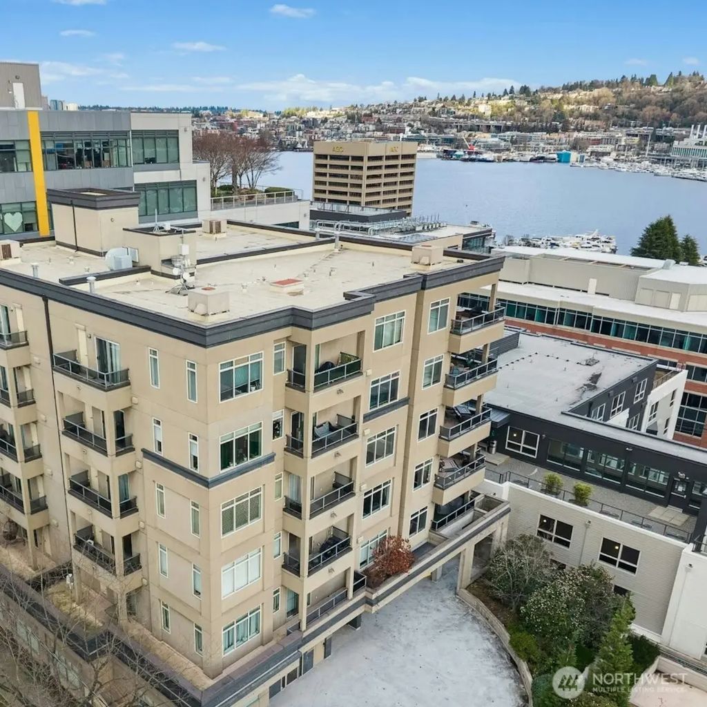 1000 N Aurora Avenue 409, Seattle