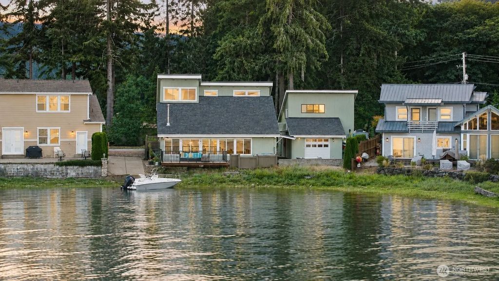 21 Ne Belaire Drive, Belfair