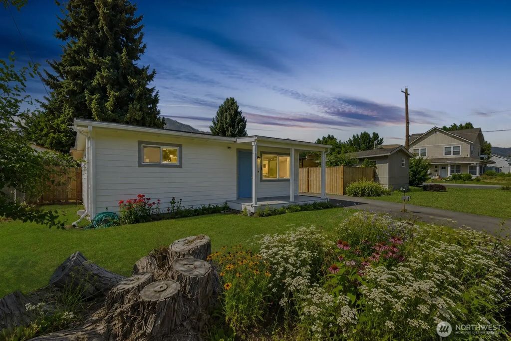 119 W Gibson Avenue, Chelan