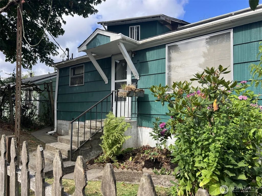 8641 45th Avenue S, Seattle