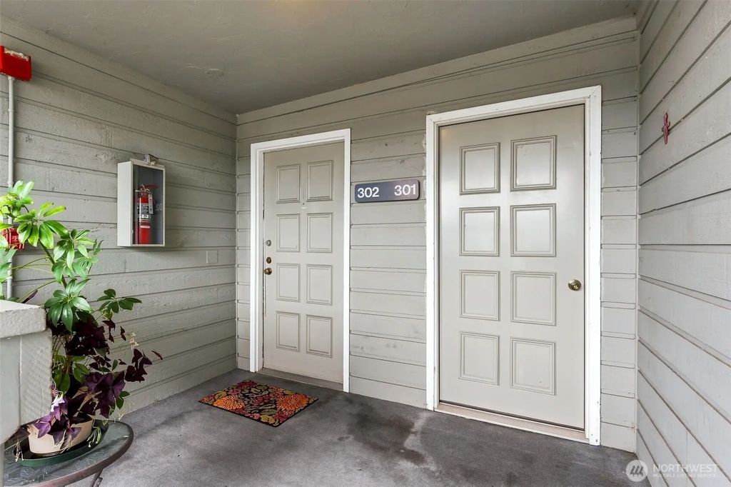 22211 6th Avenue S 301, Des Moines